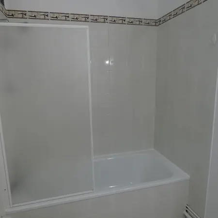 Joli 28m² 200m Avec Balcon