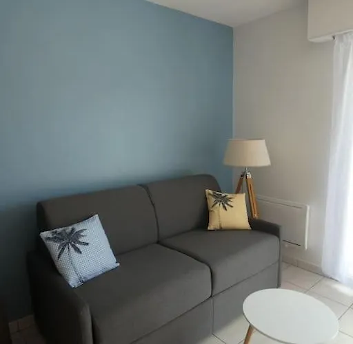 Joli 28m² 200m Avec Balcon Appartement *